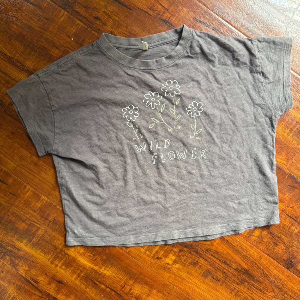 Rylee + Cru Wild Flower Boxy Tee in the color "slate". Size 10-12y. 100% cotton - Picture 3 of 3
